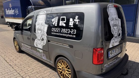 PKW-Lackierung – frisch lackiertes Auto